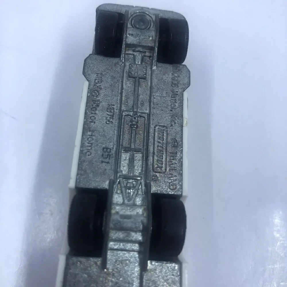 2008 Mattel Matchbox MBX Motor Home / Race Support 33